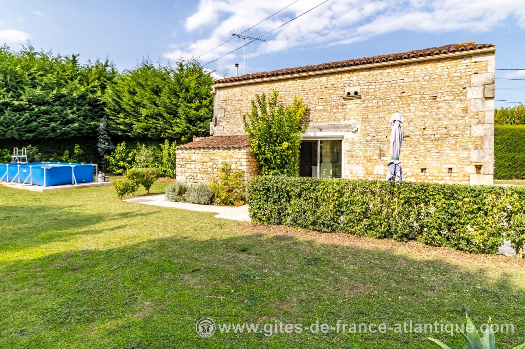 Gite " Les Tourterelles" Thaims Esterno foto