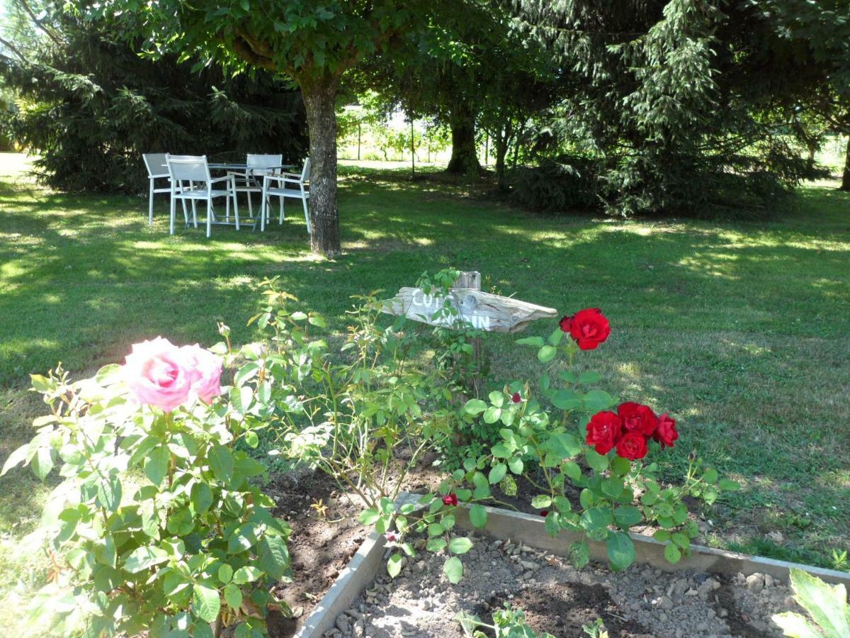 Gite " Les Tourterelles" Thaims Esterno foto